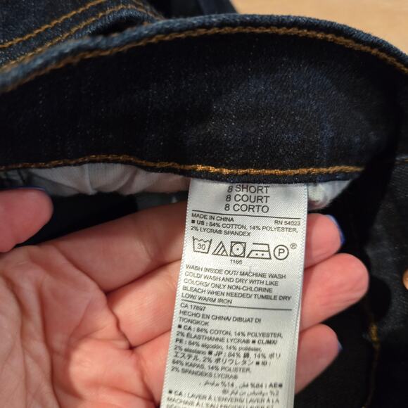 Old Navy Curvy Midrise jean 8 Short boot-cut - Picture 4 of 6